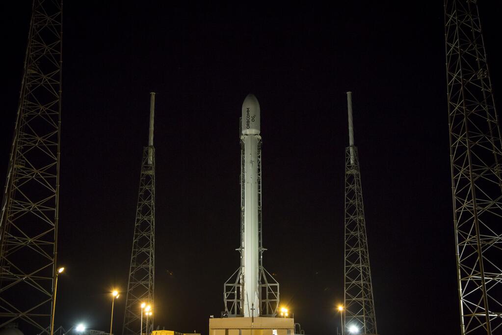 SpaceX Pushes Commercial Satellite Launch to Next Month